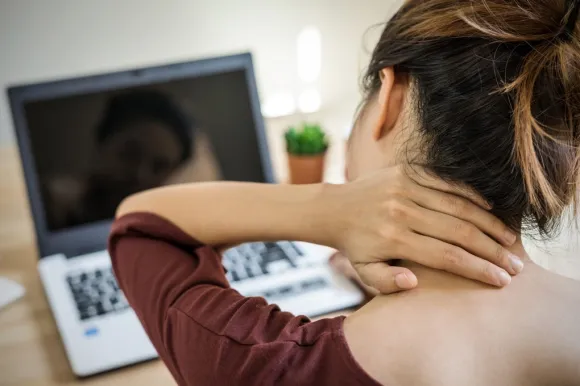 Đau Cổ Vai Gáy Khi Ngủ Dậy Là Do Đâu? 7 Nguyên Nhân Thường Gặp