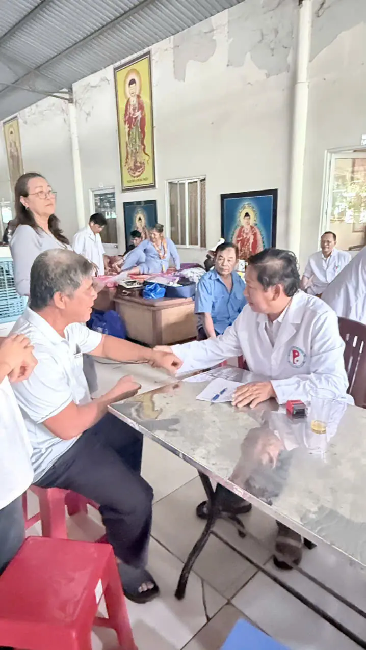 Nh&igrave;n lại chuyến thiện nguyện ch&ugrave;a Linh Thứu, Củ Chi của Đ&ocirc;ng Y Phước Khang