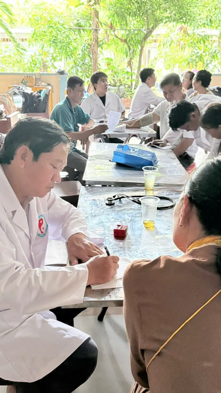 Nh&igrave;n lại chuyến thiện nguyện ch&ugrave;a Linh Thứu, Củ Chi của Đ&ocirc;ng Y Phước Khang