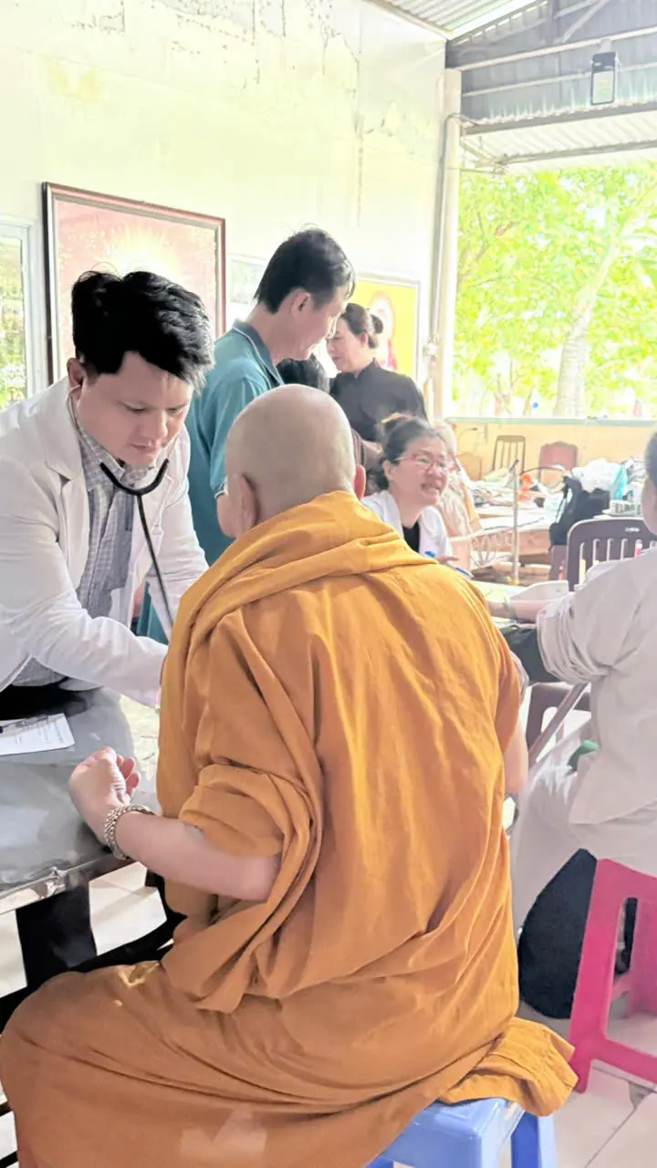Nh&igrave;n lại chuyến thiện nguyện ch&ugrave;a Linh Thứu, Củ Chi của Đ&ocirc;ng Y Phước Khang