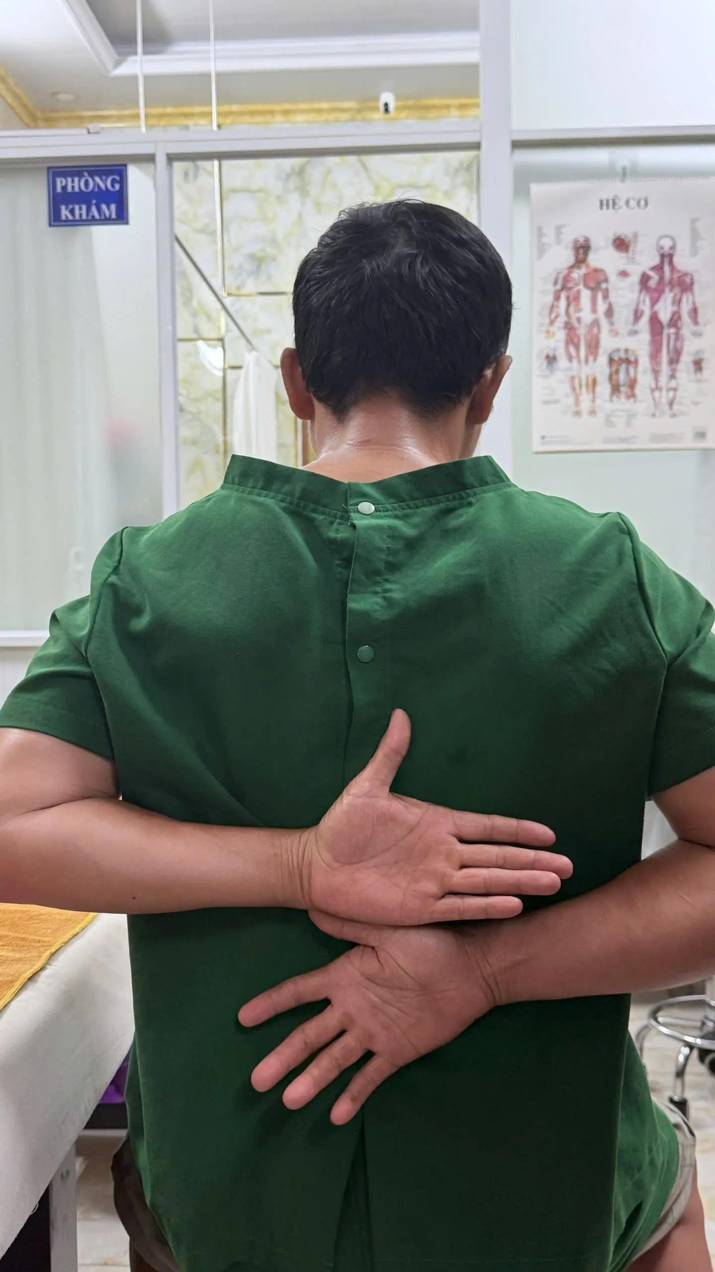 Đau Cổ Vai G&aacute;y Khi Ngủ Dậy L&agrave; Do Đ&acirc;u