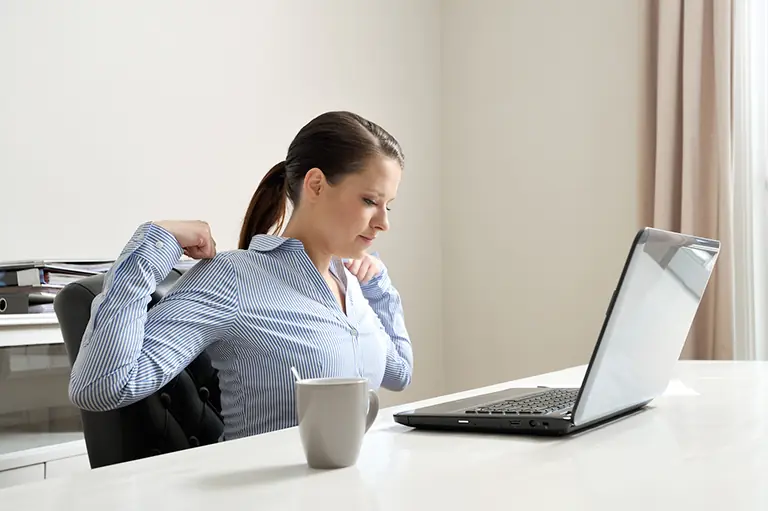Đau Cổ Vai G&aacute;y K&egrave;m Đau Đầu Ch&oacute;ng Mặt