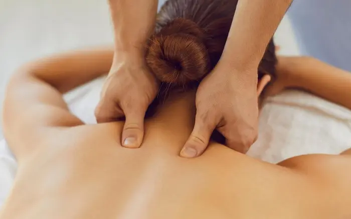 Đau Cổ Vai G&aacute;y K&egrave;m Đau Đầu Ch&oacute;ng Mặt